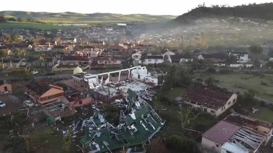 [Vídeo] Imóveis são destruídos por tornado e eventos climáticos, na África do Sul