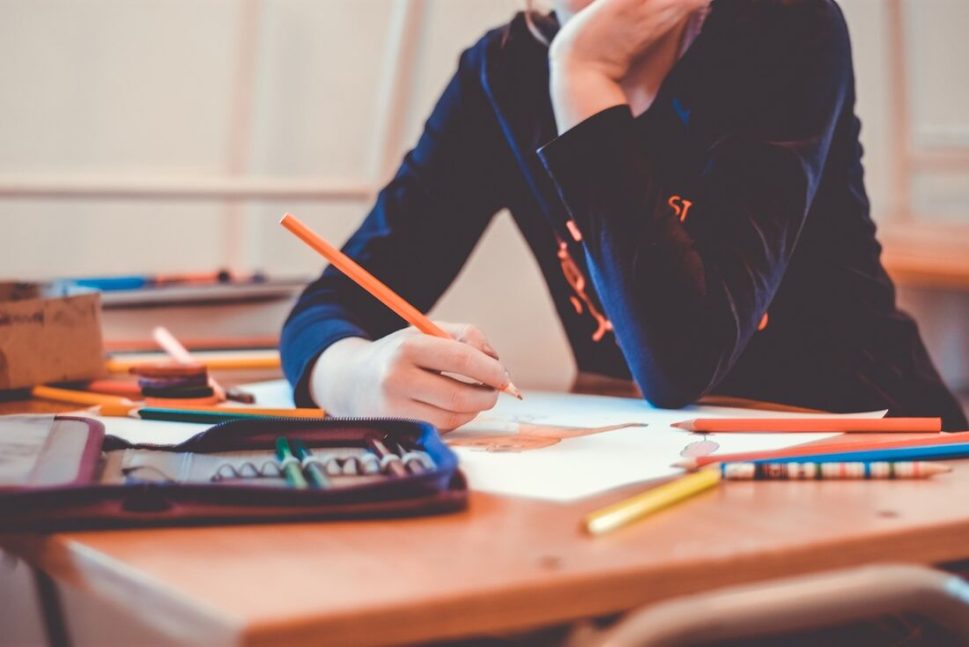 MEC suspende criação de novos cursos de graduação a distância até 2025