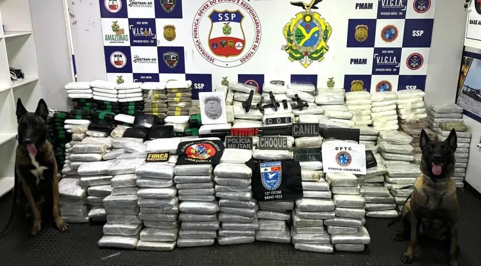 Polícia do Amazonas apreende balsas com 1,6 tonelada de drogas