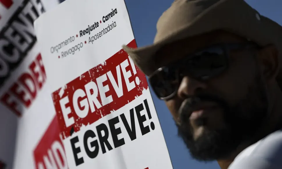 Professores de institutos e universidades federais decidem encerrar greve nacional