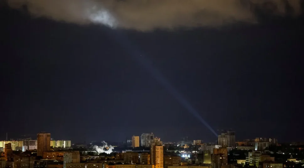 Rússia lança ataque aéreo a Kiev, dizem militares ucranianos