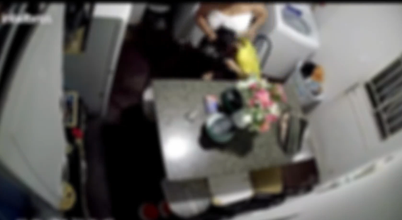 [Vídeo] Polícia do Amazonas procura mulher que foi gravada agredindo a enteada