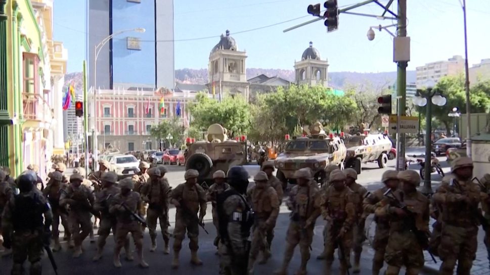 [Vídeo] Presidente diz que Bolívia sofreu golpe de Estado após militares invadirem palácio presidencial