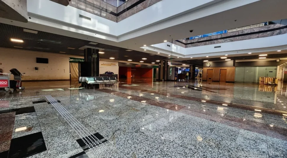 Aeroporto de Porto Alegre será reaberto para embarque e desembarque de passageiros