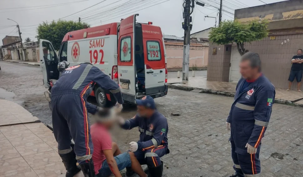Motociclista fica ferido após colisão com van, em Arapiraca