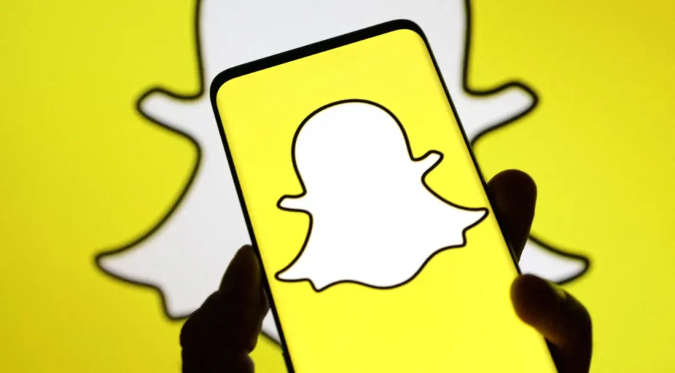 Snapchat anuncia funcionalidades de segurança para combater extorsão sexual de jovens