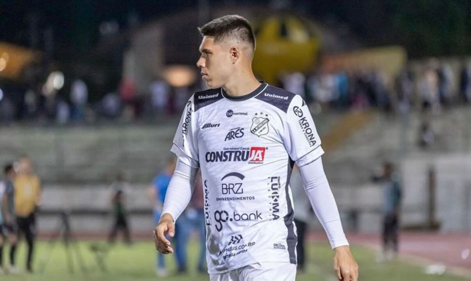 Volante Calebe já está em Maceió integrado ao elenco do CSA