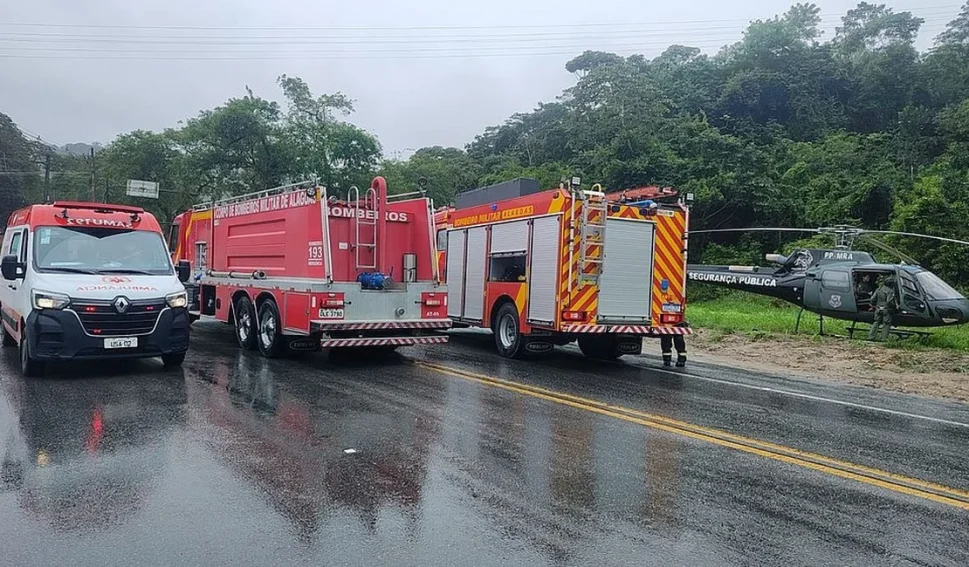Colisão entre carros deixa cinco pessoas feridas, em Satuba