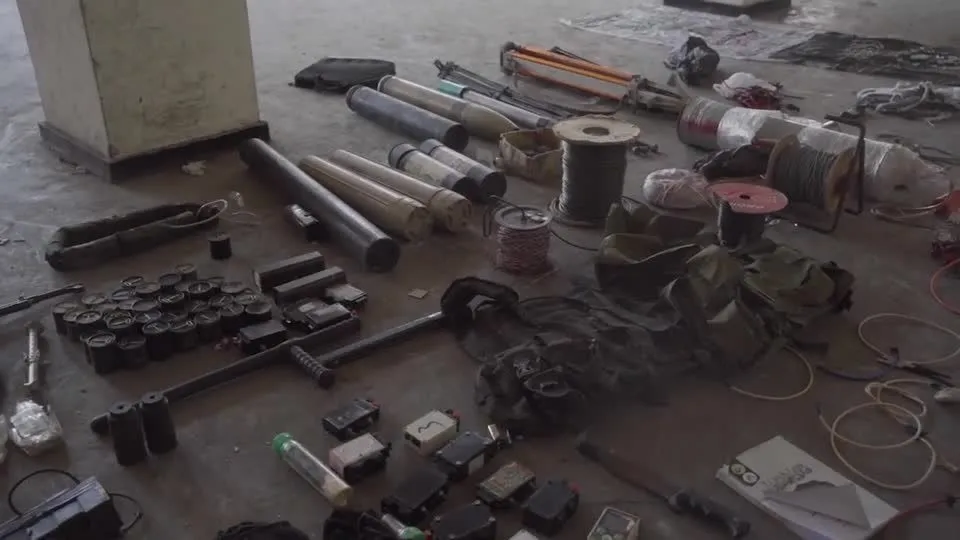 [Vídeo] Exército de Israel encontra drones e armas em antiga sede das Nações Unidas e acusa Hamas