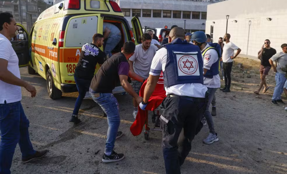 Aviões israelenses atacam Hezbollah, dizem militares após atentado que matou 12 pessoas em área ocupada por Israel