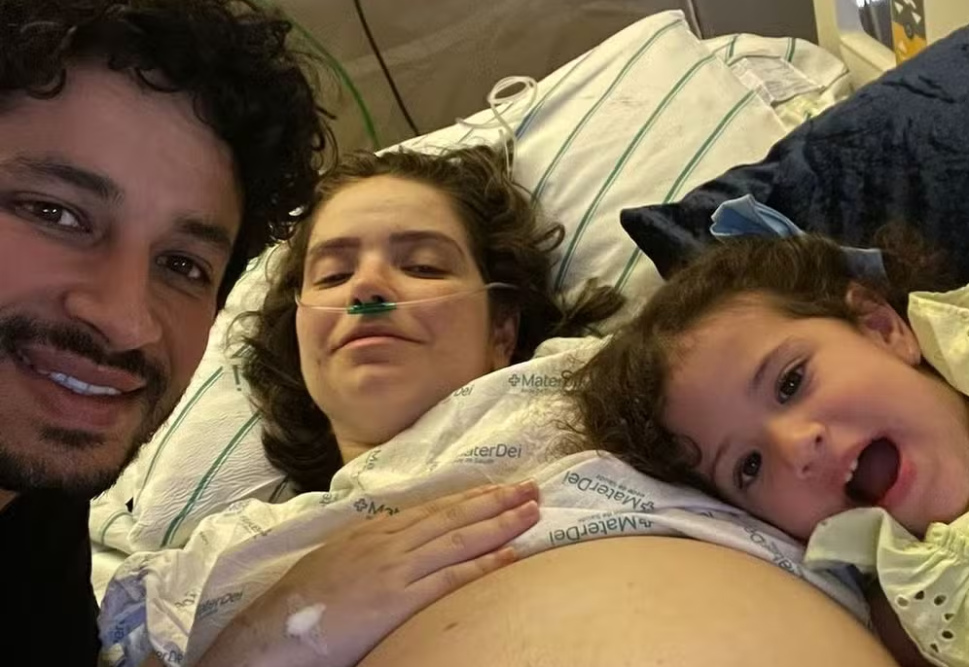 Camila Campos, cantora gospel diagnosticada com câncer na gravidez, tem data do parto marcada