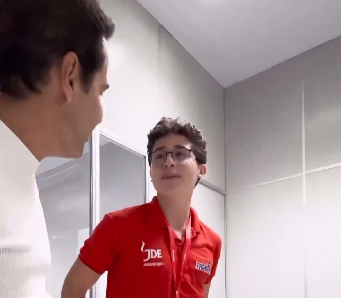 [Vídeo] Com 15 anos, filho de empresário do Grupo Mateus diz que trabalha nos negócios do pai desde os 12