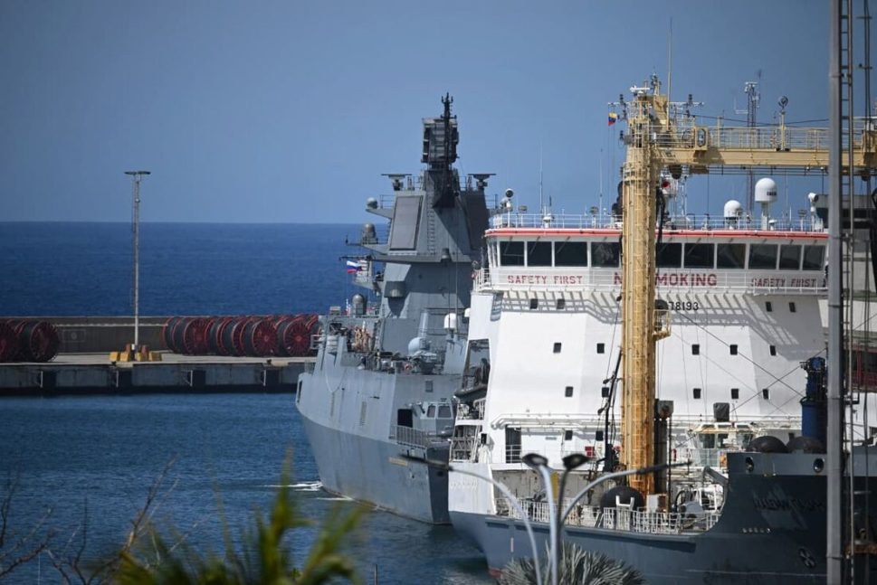 Navios militares russos chegam ao porto de La Guaira, na Venezuela