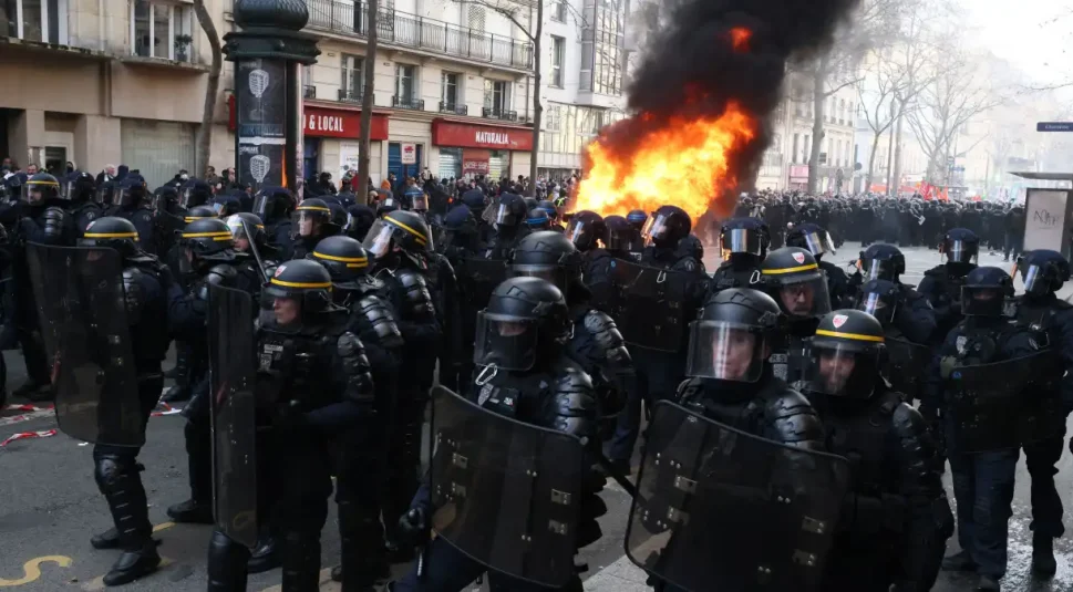 Esquerda francesa planeja acabar com a reforma da previdência de Macron