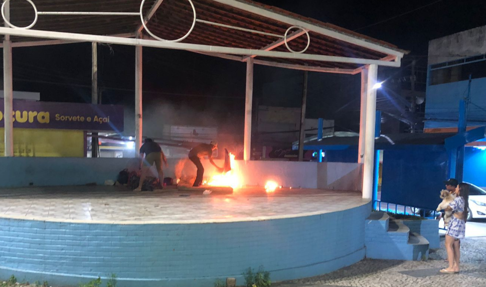 Homem ateia fogo em moradores de rua enquanto eles dormiam em Delmiro Gouveia