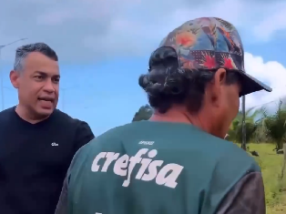[Vídeo] Vereador aborda dupla que estaria furtando placas na Rota do Mar, em Maceió
