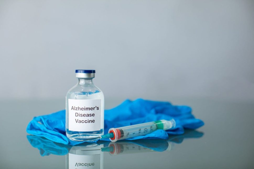 Alzheimer: “vacina” pode ser testada no Brasil; saiba como ela funciona