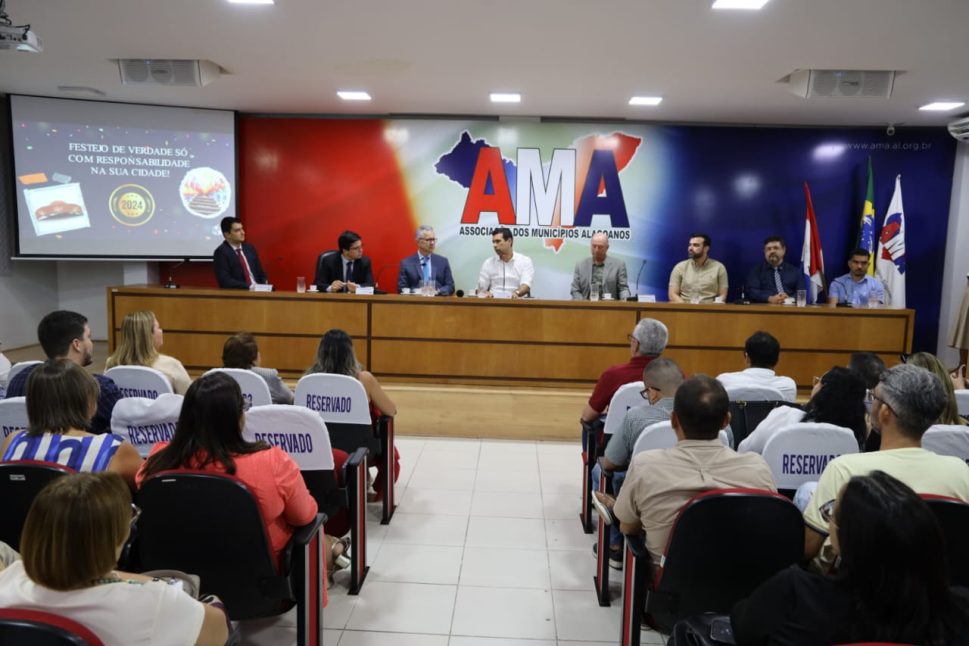 MPAL, MPC e Tribunal de Contas realizaram reunião com municípios para tratar de gastos públicos na contratação de eventos e festividades