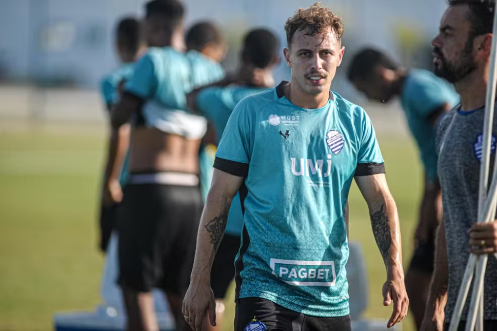 CSA renova com Gustavinho, Dal Pian e Brayann e tem 13 jogadores para o elenco 2025