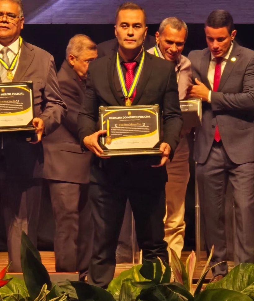 Diogo Martins recebe Medalha do Mérito da Polícia Civil