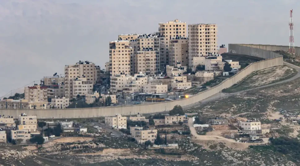 Ataque aéreo israelense mata comandante do Hamas e outras quatro pessoas na Cisjordânia