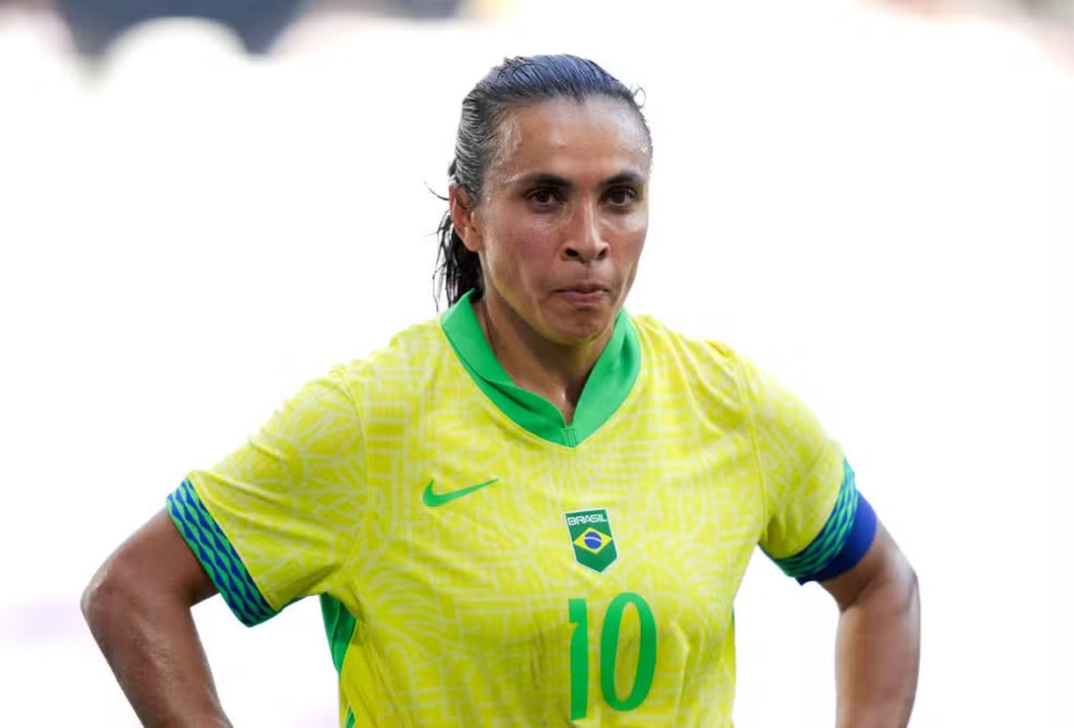 Marta pega dois jogos de suspensão, e CBF busca recorrer da decisão do comitê disciplinar da Fifa