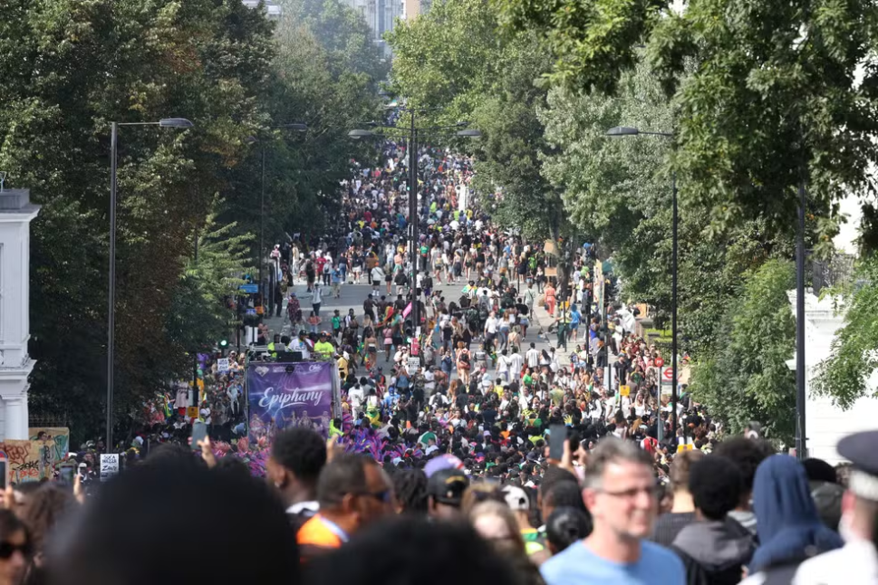Duas pessoas morrem em ataques com faca no carnaval de Notting Hill, no Reino Unido