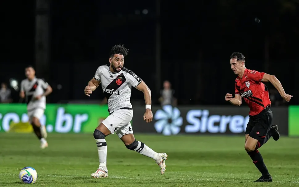 Vasco vence Atlético-GO e avança às quartas de final da Copa do Brasil