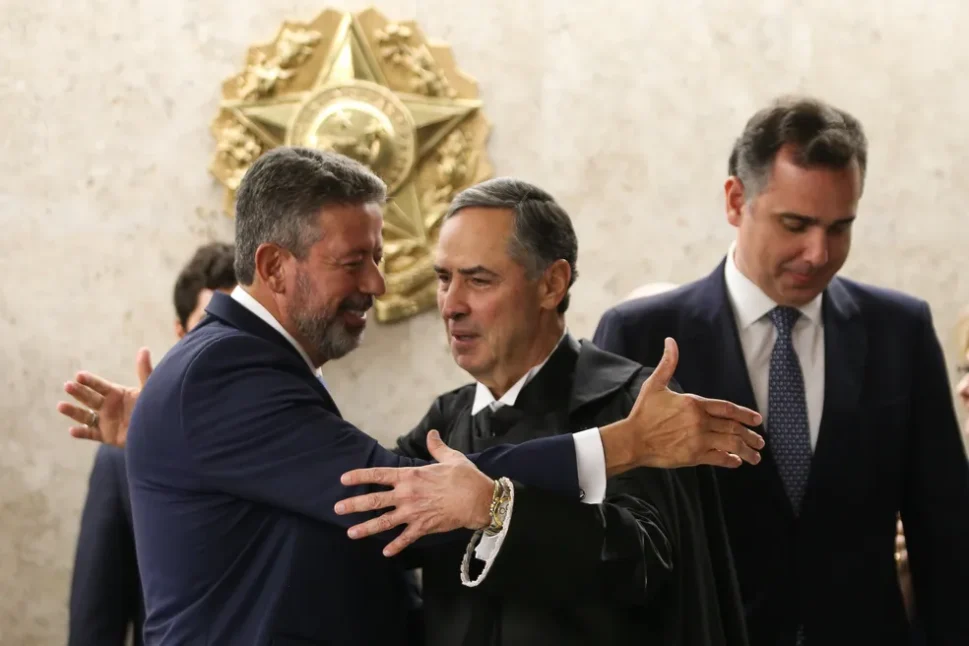 Representantes dos Três Poderes se reúnem nesta terça para desatar o nó das emendas