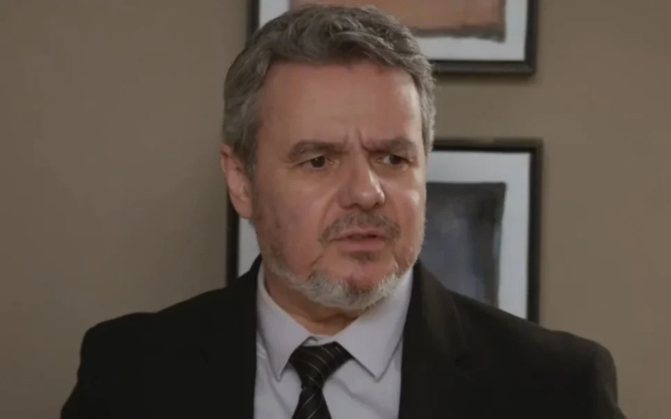 Após 42 anos, Cassio Gabus Mendes é dispensado da Globo