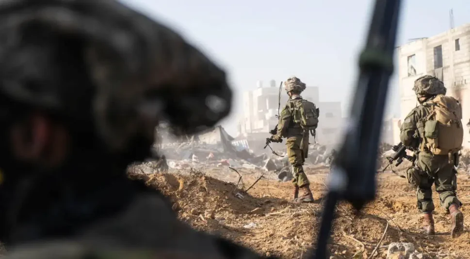 Israel emite nova ordem para evacuação de Gaza após ataque em escola matar dezenas