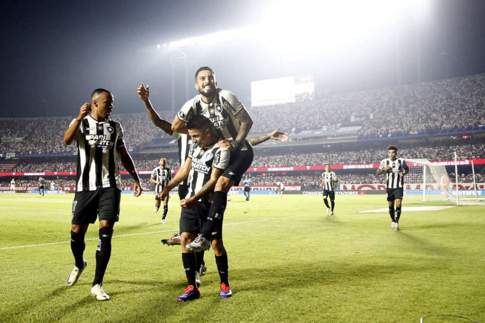 Botafogo avança nos pênaltis e Deyverson coloca Galo nas semifinais
