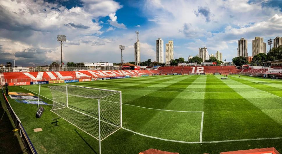 Vila Nova e CRB fazem duelo dos opostos na Série B nesta quarta em Goiânia