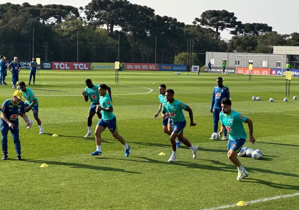 Seleção faz primeiro treino em Curitiba e só ficará completa nesta terça-feira
