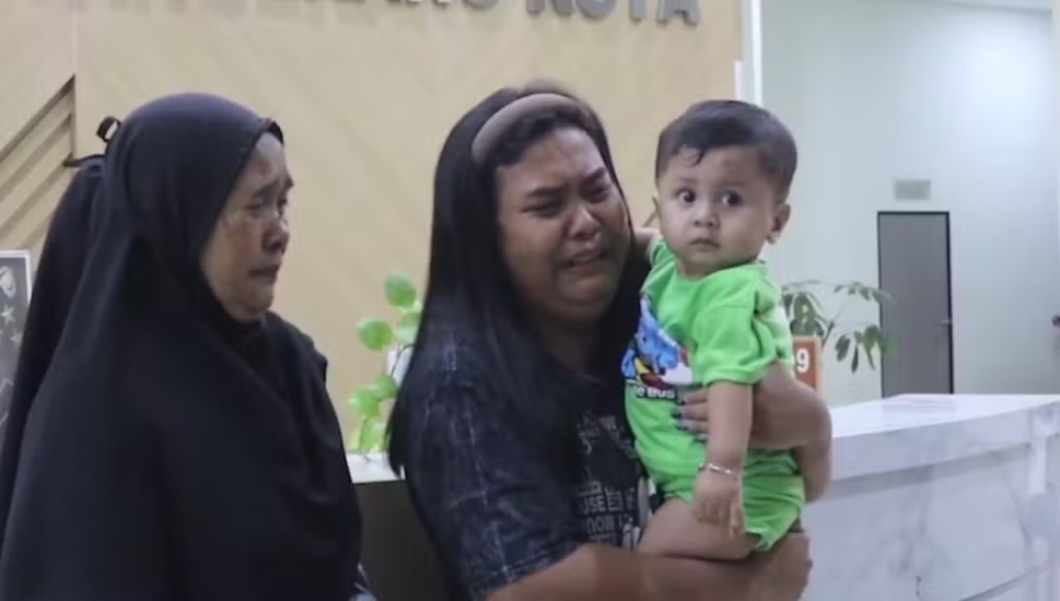 Homem é preso após vender filho de 11 meses por R$ 5 mil para fazer apostas online na Indonésia