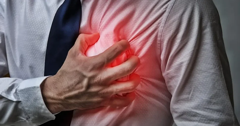 Risco de ataque cardíaco e derrame é duas vezes maior em pessoas que testaram positivo para Covid