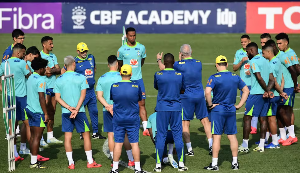 Desfalcada, Seleção faz primeiro treino no CT do Palmeiras antes de enfrentar o Chile