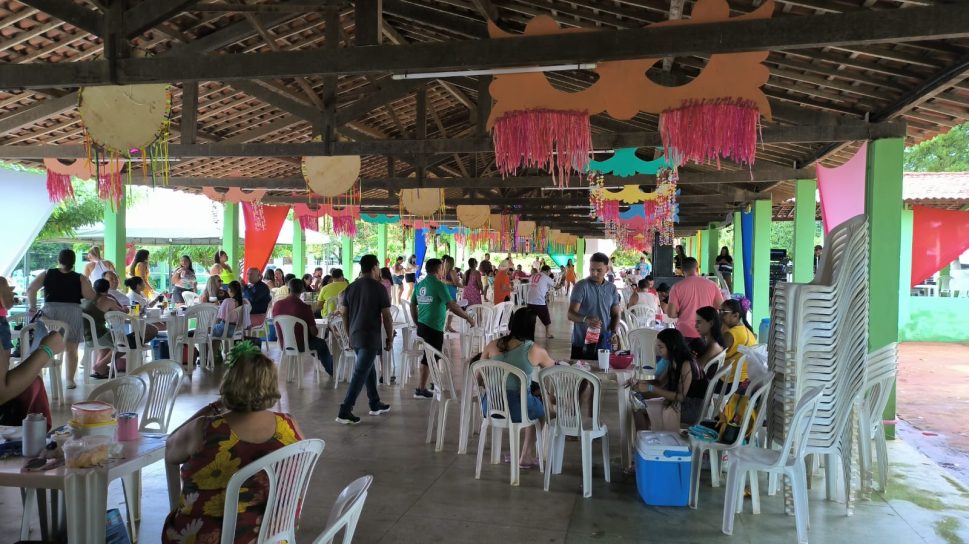 Carnaval no Clube Campestre agita Palmeira dos Índios com muita música e animação