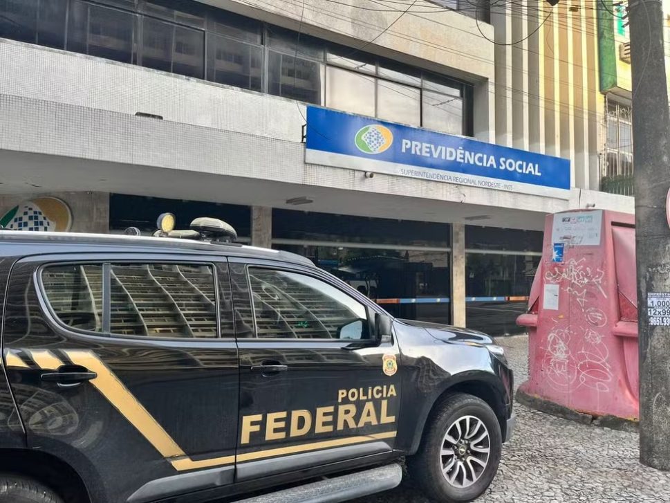 Fraude no INSS: governo suspende repasse a entidades e diz que fará ‘integral ressarcimento’ de descontos irregulares