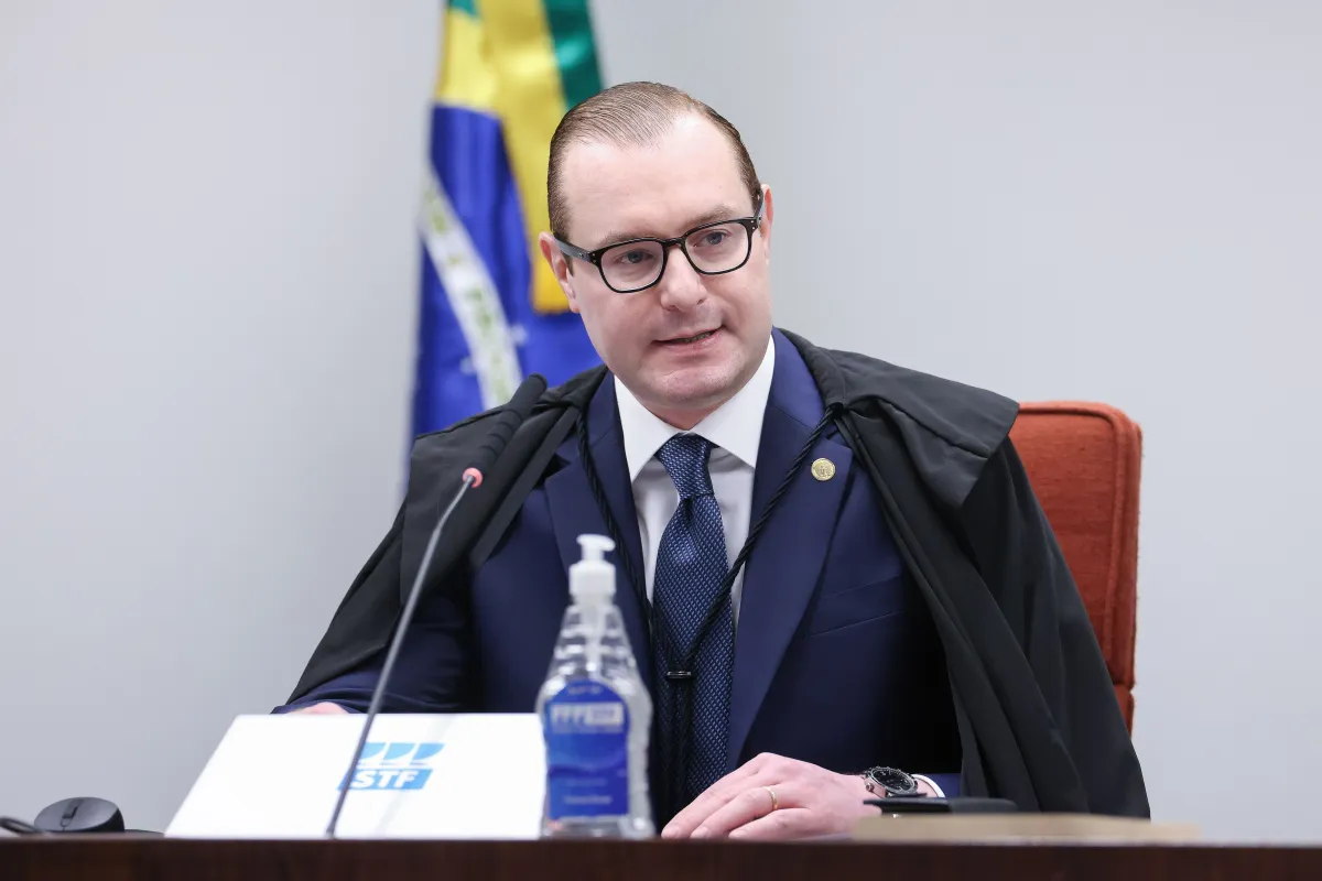 Ministro Zanin prorroga eleição até as 19h deste domingo em todo o país
