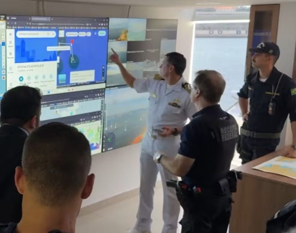 Receita Federal retém carga de 2 navios em operação contra fraudes na importação de combustíveis
