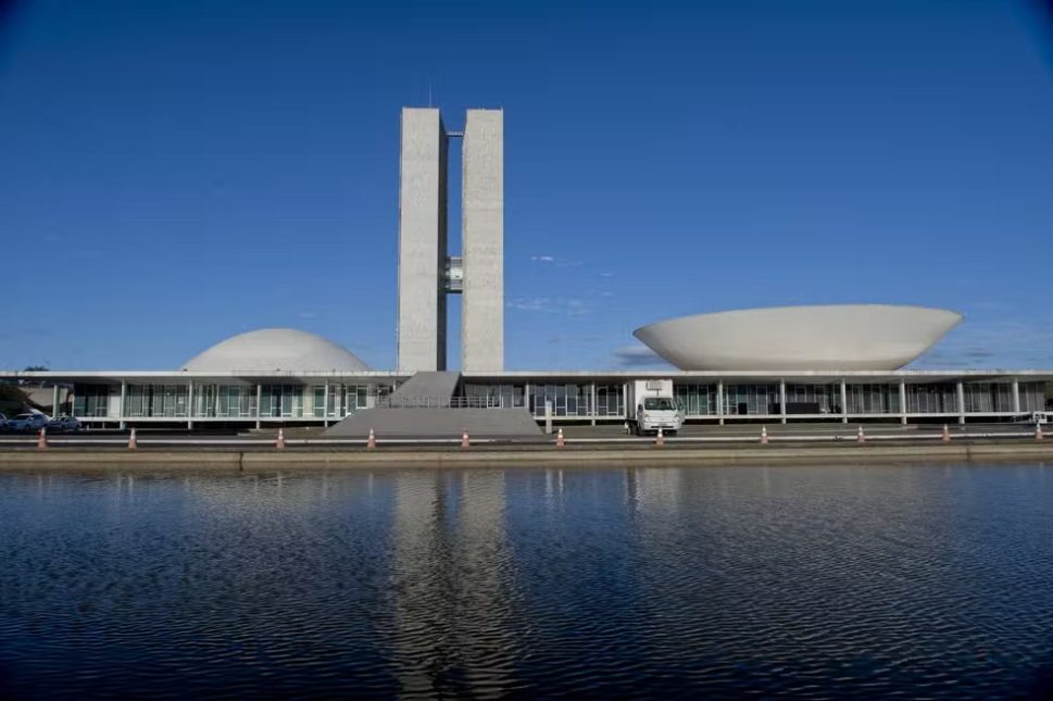 Contas do governo têm déficit de R$ 73,8 bilhões em março, pior resultado para o mês da história