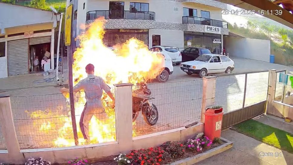 Morre mulher que foi queimada pelo próprio filho ao atear fogo em moto no Espírito Santo