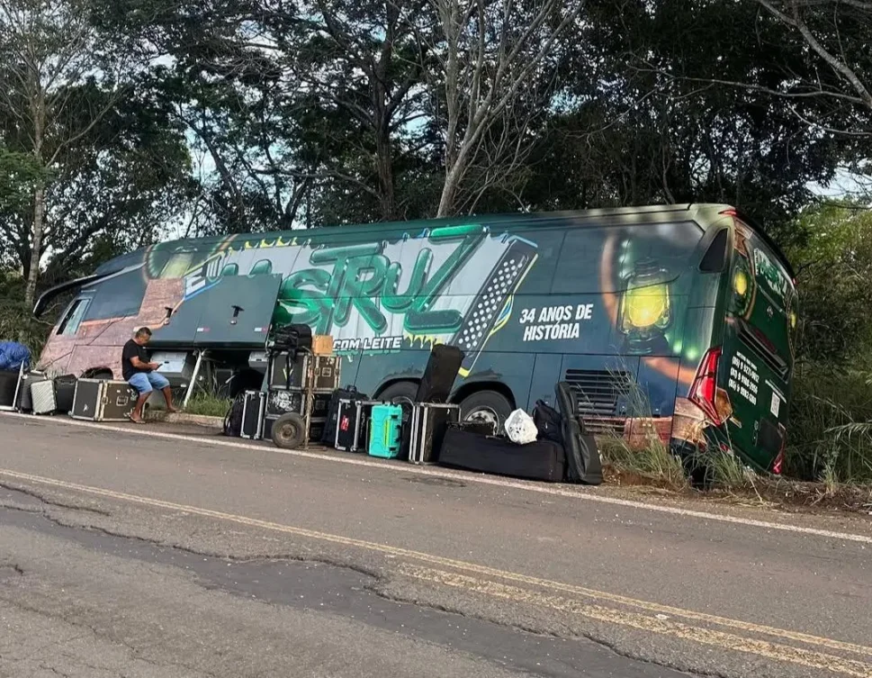 Ônibus da banda Mastruz com Leite sofre acidente no Maranhão neste sábado (9)