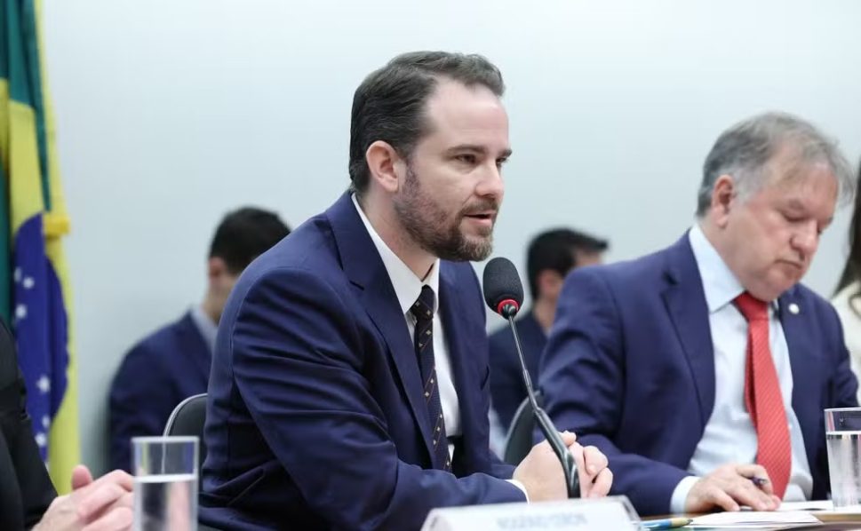 Imposto do pecado: governo quer manter carga tributária sobre bebidas e cigarro enquanto durar período de transição