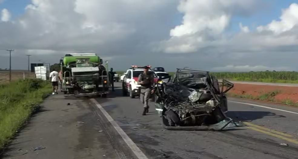 Colisão entre carro e caminhão betoneira deixa um morto na BR-424, em Marechal Deodoro