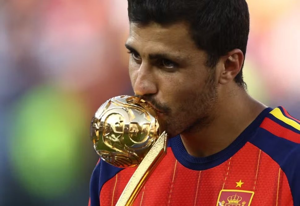 Rodri é eleito melhor jogador da Copa do Mundo; veja lista dos melhores