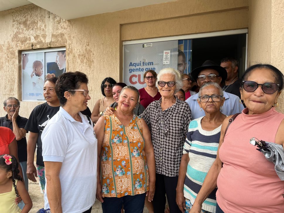 Moradores protestam contra possível transferência de médico da UBS Vila Nova em Palmeira dos Índios