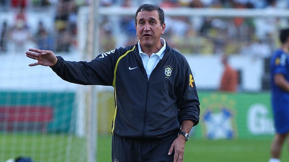 Carlos Alberto Parreira tem melhora e é transferido para semi-intensiva