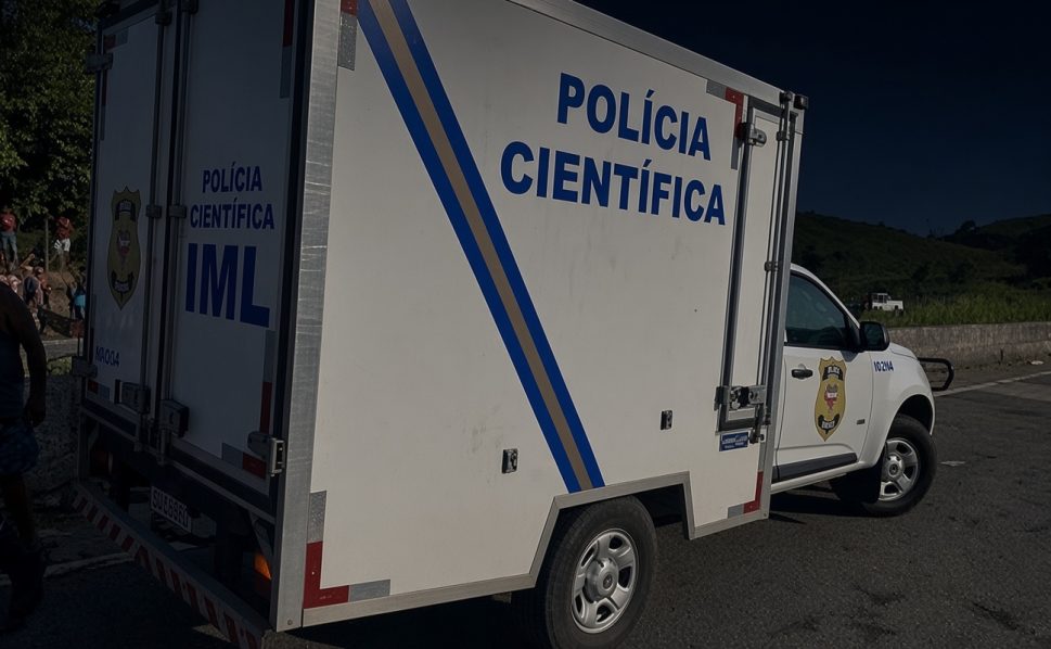 Jovem morre após colidir contra carro, ser arremessado e ficar pendurado em árvore na AL-145